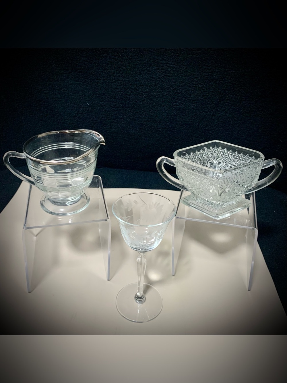 🔍 Vintage Clear Glass Serving Pieces – Set of (3)